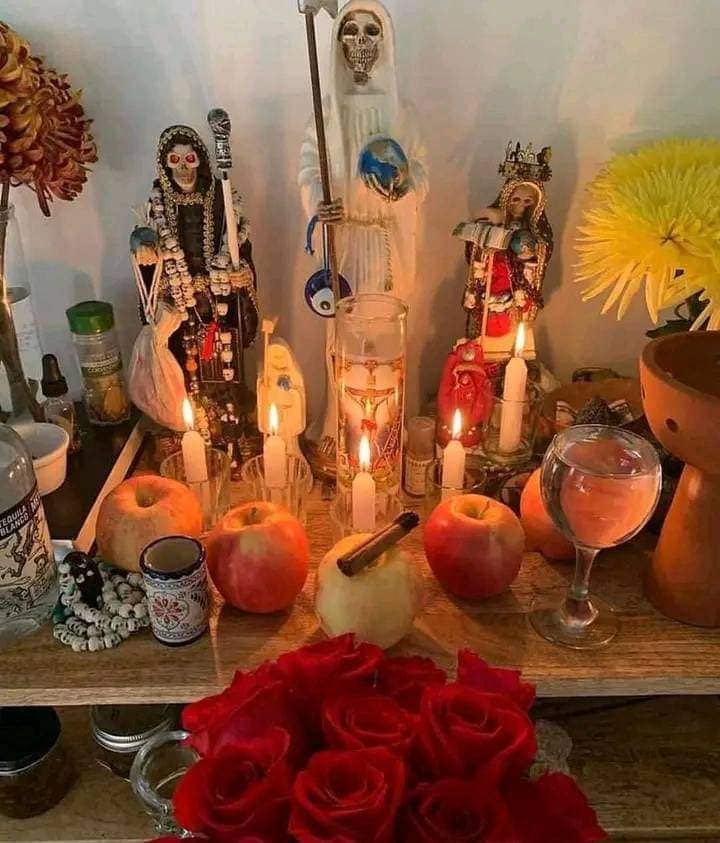 Ofrendas florales en altar