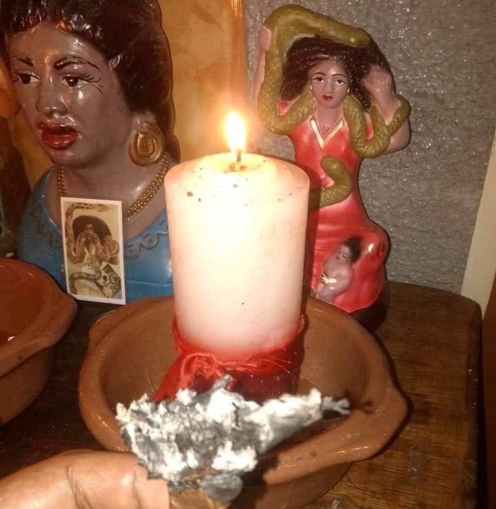 Ritual de limpieza con velas blancas